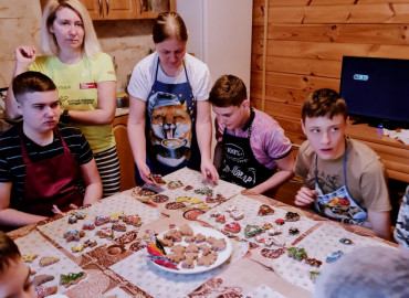 Йога, пение и имбирные пряники: в Тульской области организовали лагерь для особенных детей